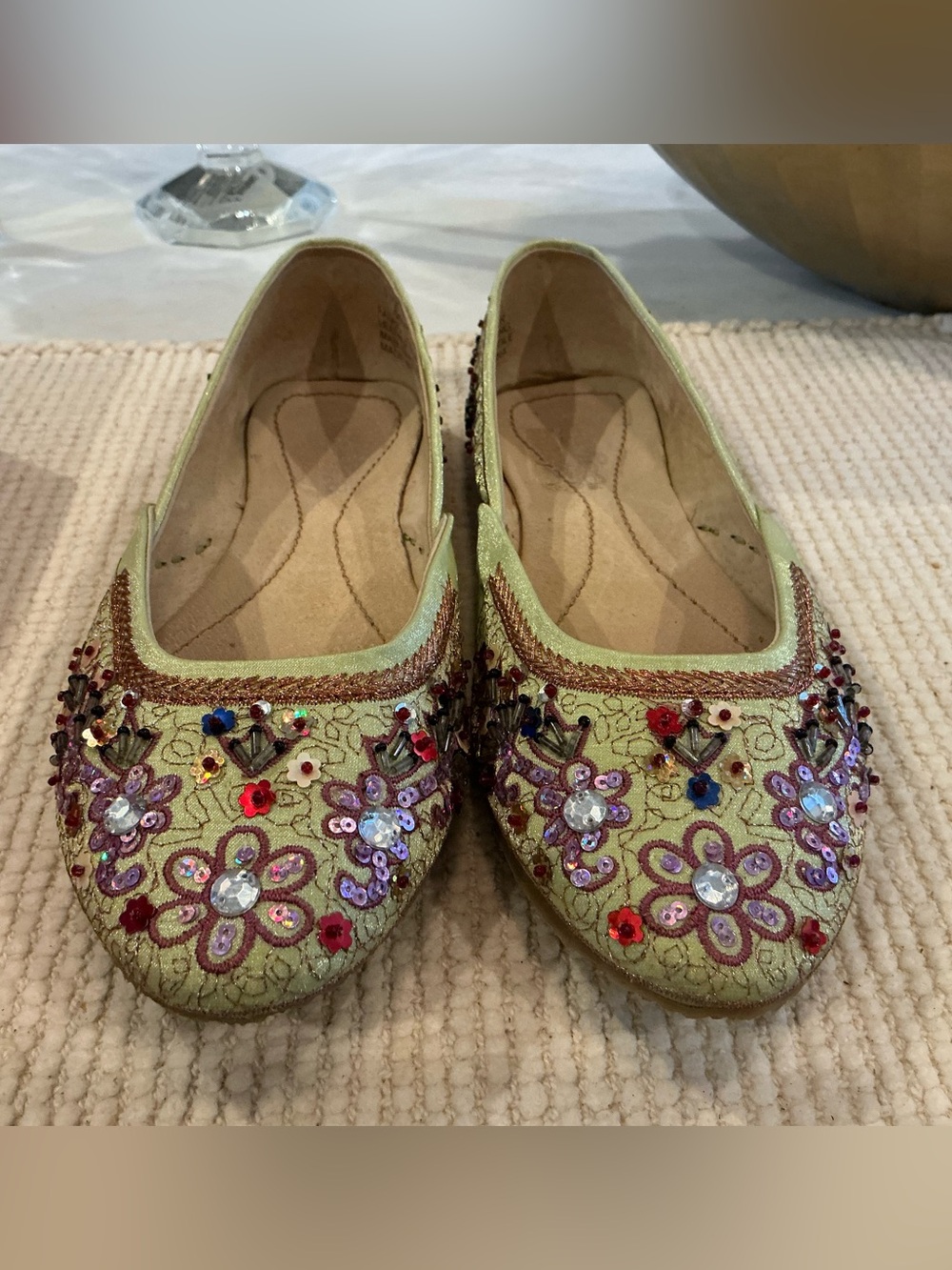 Like new- Beaded Green Floral Ballet Flats - Sz.6.5